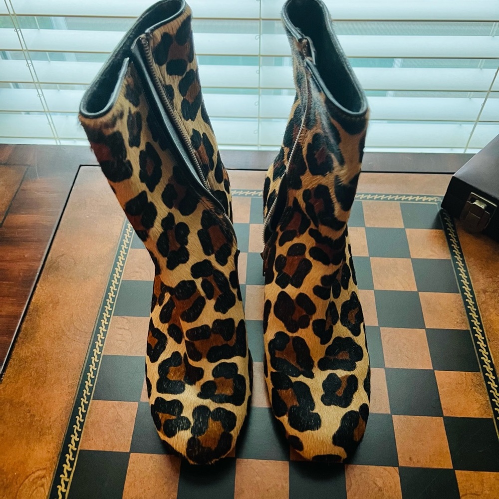 Cute Leopard Print Vanelli Short Booties